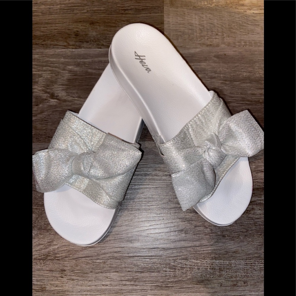 Hera White Slides with a Silver Shimmer Bow size 10.                    NWOB (K)
